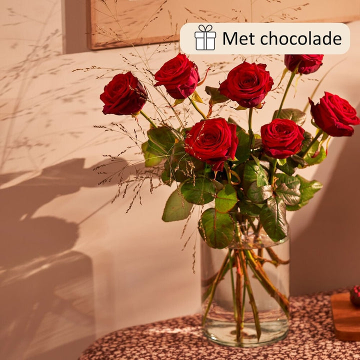 Chocolate and 7 roses